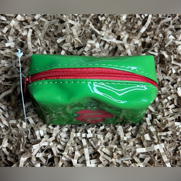 Makeup Revolution x The Grinch Mini
Cosmetics Bag - Picture 4 of 7